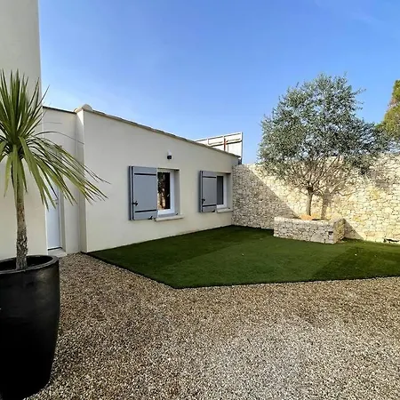 Charmante Maison Avec Piscine Garons Buitenkant foto