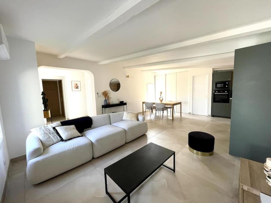 Charmante Maison Avec Piscine *